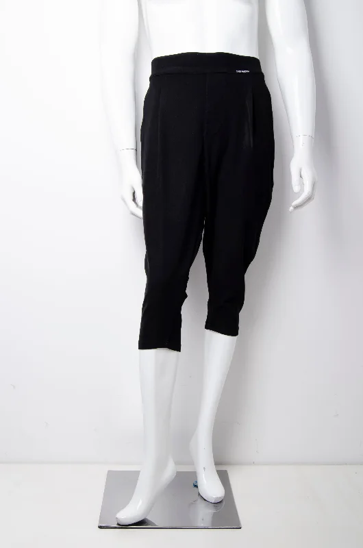 Ultra-lightweight Black Capri Trouser